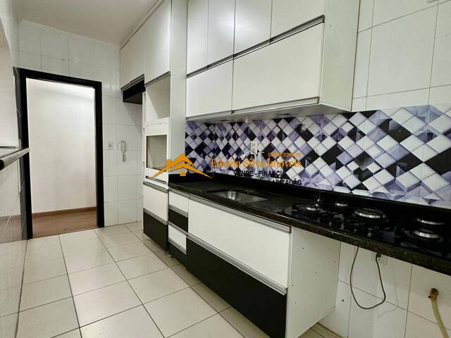 #833 - Apartamento para Venda em Praia Grande - SP